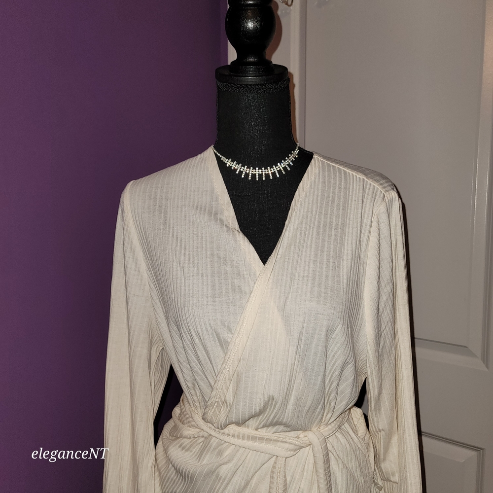 Lane Bryant Cream Wrap Blouse Sz: 14/16 - Picture 7 of 9